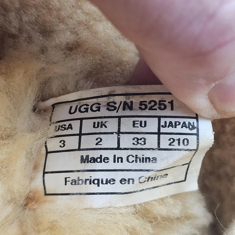 UGG Australia Boots KIDS Size 3 Brown Classic Short Shearling Suede Winter 5251